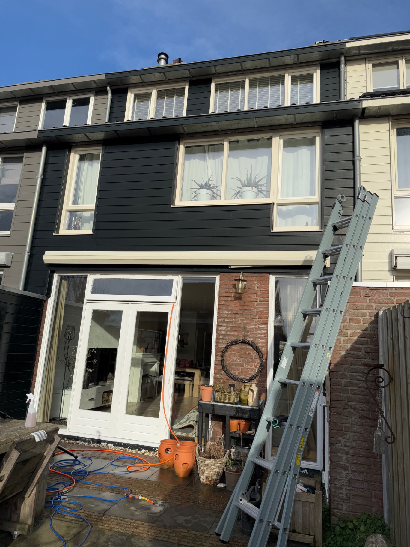 Kozijnen & gevelbekleding reinigen in Alphen aan den Rijn en omgeving