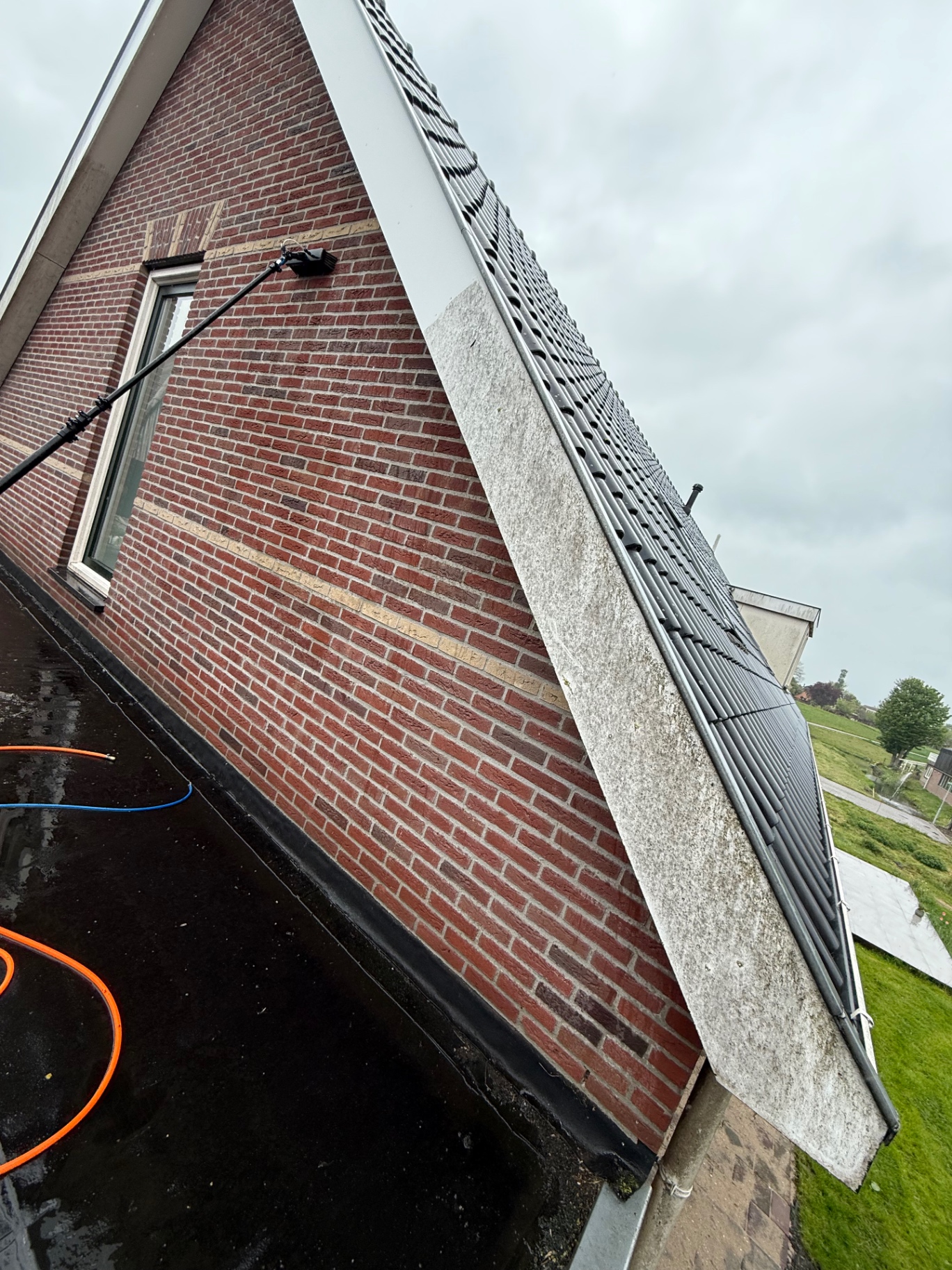 Dakgoten & overstekken reinigen in Alphen aan den Rijn en omgeving